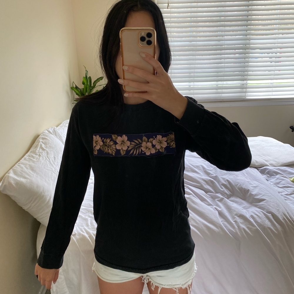 Vintage Hawaiian aloha patch long sleeve black t-shirt // size small